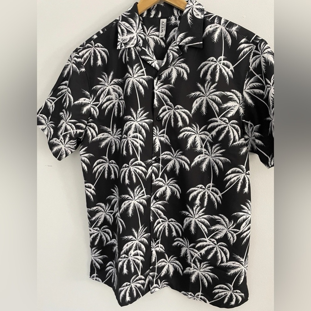 WEIV Hawaiian Shirt Mens Medium Button Up Shirt Black And White Palm Trees NWT